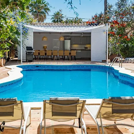 Seaside Paradise With A Private Pool And Walking Distance To The 别墅 *