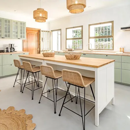 Seaside Paradise With A Private Pool And Walking Distance To The