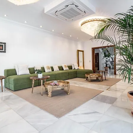 Seaside Paradise With A Private Pool And Walking Distance To The 别墅 *