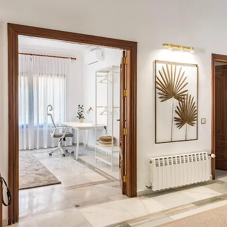 Seaside Paradise With A Private Pool And Walking Distance To The