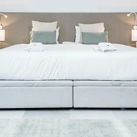 Seaside Paradise With A Private Pool And Walking Distance To The 别墅 *