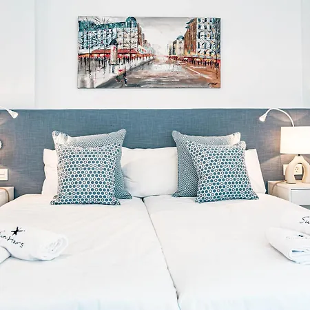 Seaside Paradise With A Private Pool And Walking Distance To The 别墅