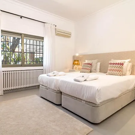 Seaside Paradise With A Private Pool And Walking Distance To The