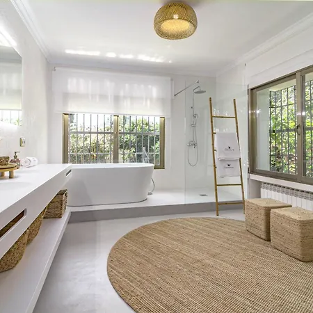 别墅 Seaside Paradise With A Private Pool And Walking Distance To The 马尔韦利亚