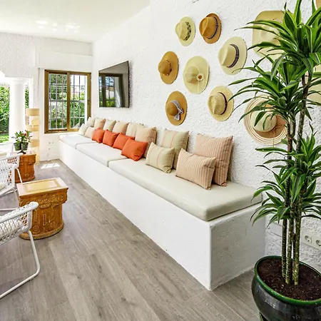 Seaside Paradise With A Private Pool And Walking Distance To The 马尔韦利亚