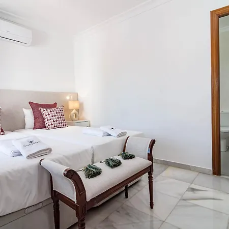 Seaside Paradise With A Private Pool And Walking Distance To The Marbellac